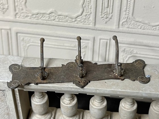 coathanger_aged